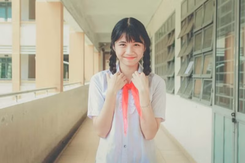 Đặt chân đến Thung Lũng Tình Yêu, hot girl sinh năm 1998 viết: "Đây là chỗ có mấy cái móc khoá tình yêu tại Thung lũng Tình Yêu, có cô bán hàng siêu dễ thương thân thiện. Có bồ thì cô chỉ cho giữ bồ, giữ tình yêu, chưa có thì thôi đến chụp hình cũng được".