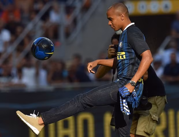 Với mục tiêu trở lại vị thế của mình tại Serie A, Inter Milan đã mạnh tay chi tiền trong mùa hè vừa qua, "nửa xanh - đen" thành Milan đã chi ra 45 triệu euro để có Joao Mario - nhân tố giúp Sporting làm mưa làm gió tại giải VĐQG Bồ Đào Nha.