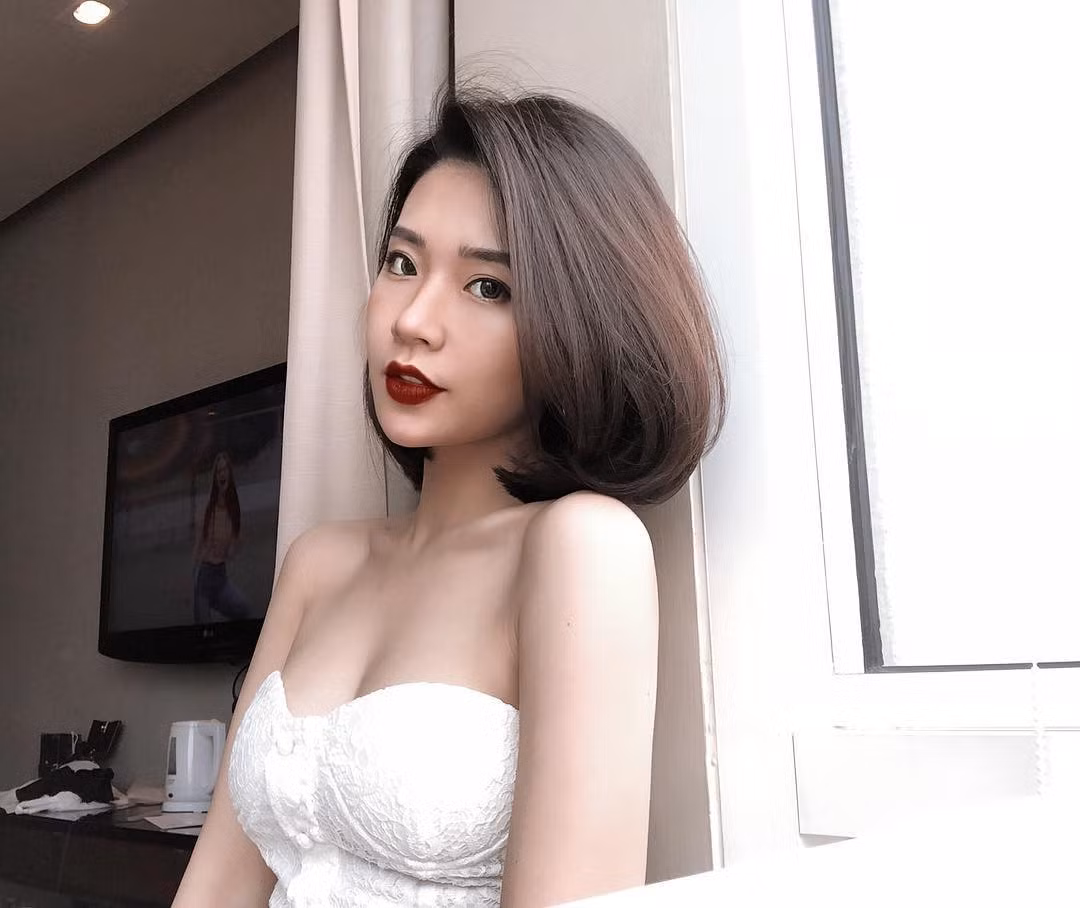 Nửa kia của rapper Rhymastic tên là Lai Thanh Huyền, sinh năm 1996 và đang sinh sống tại Hà Nội. Thanh Huyền là cựu học sinh của trường THPT Việt Đức và vừa tốt nghiệp khoa Khách sạn – du lịch, trường Đại học Thương Mại.