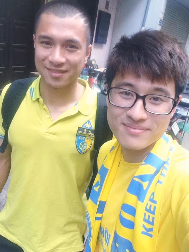 Ngoài công việc MC và BTV, Minh Hoàng còn một sở thích khác đó là đá bóng và anh là một fan trung thành của CLB Hà Nội FC (tiền thân là CLB Hà Nội T&amp;T).