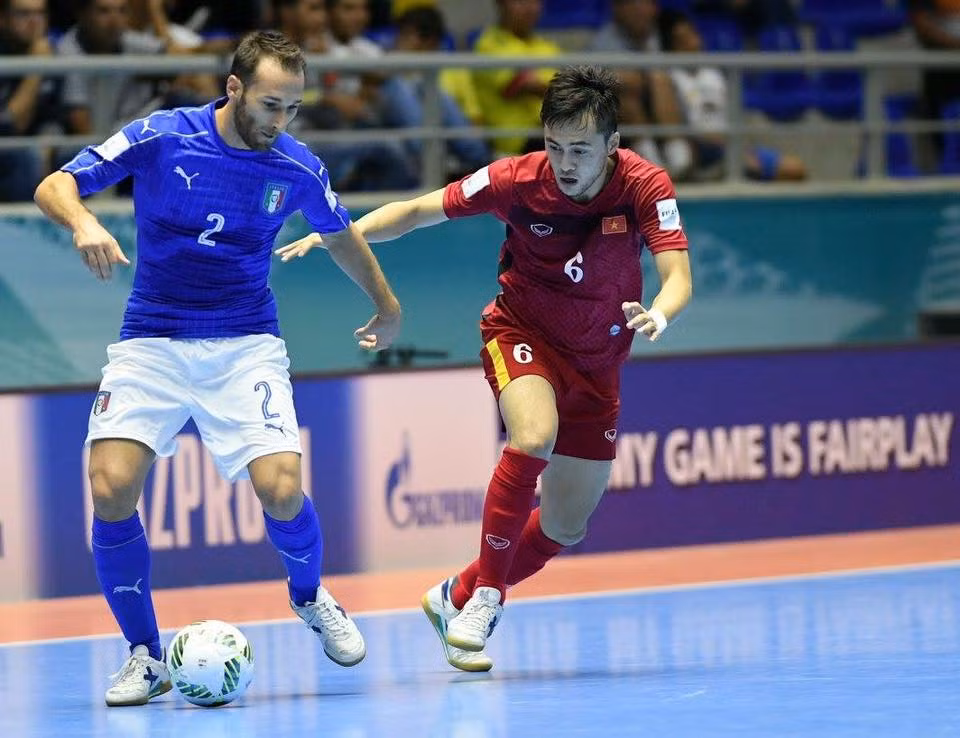 Sáng 23/9/2016, ĐT Futsal Việt Nam đã về tới sân bay Tân Sơn Nhất sau khi hoàn thành nhiệm vụ tại World Cup Futsal 2016 ở Colombia. Trước đó, toàn đội đã quá cảnh tại sân bay Nội Bài và được các quan chức VFF chào đón như những người hùng dân tộc.