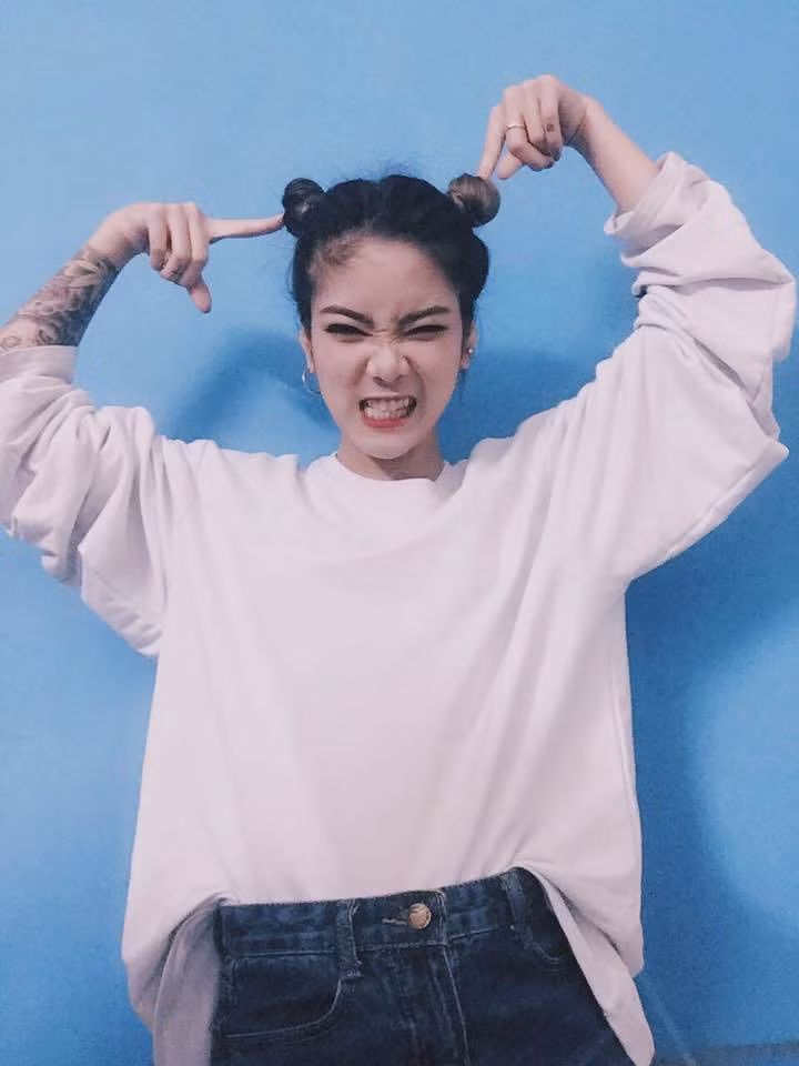 "Hiện tại em đang tập trung để có thể hoàn thành sản phẩm ấy thật tốt rồi sau đó sẽ lấn sân sang nghiệp diễn xuất. Em hi vọng là dù hoạt động ở lĩnh vực nào thì em vẫn sẽ nhận được nhiều sự ủng hộ từ khán giả”. Kiều Vy cho biết thêm.