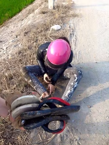 Trong những ngày Tết cổ truyền, với tình trạng say rượu bia "ngất ngưởng", nhiều người rơi vào tình trạng dở khóc dở cười. Đây cũng chính là vấn đề được cư dân mạng liên tục cập nhật trong những ngày vui xuân mới.