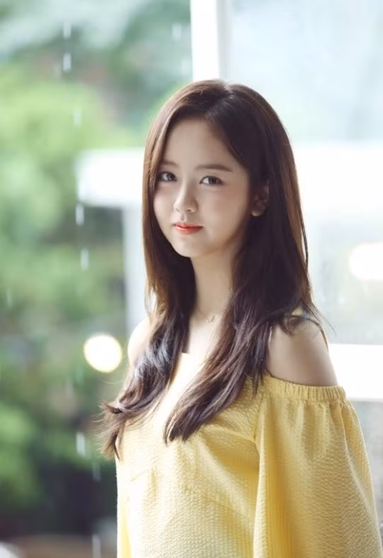 Dù chỉ mới 13 tuổi nhưng Lâm Thanh Mỹ đã sớm bộc lộ khí chất và nét đẹp tuổi mới lớn rất thu hút của mình. Đôi mắt sâu nhiều tâm sự chính là lợi thế giúp cô thể hiện khả năng diễn xuất mượt mà trong mỗi tác phẩm mình tham gia.