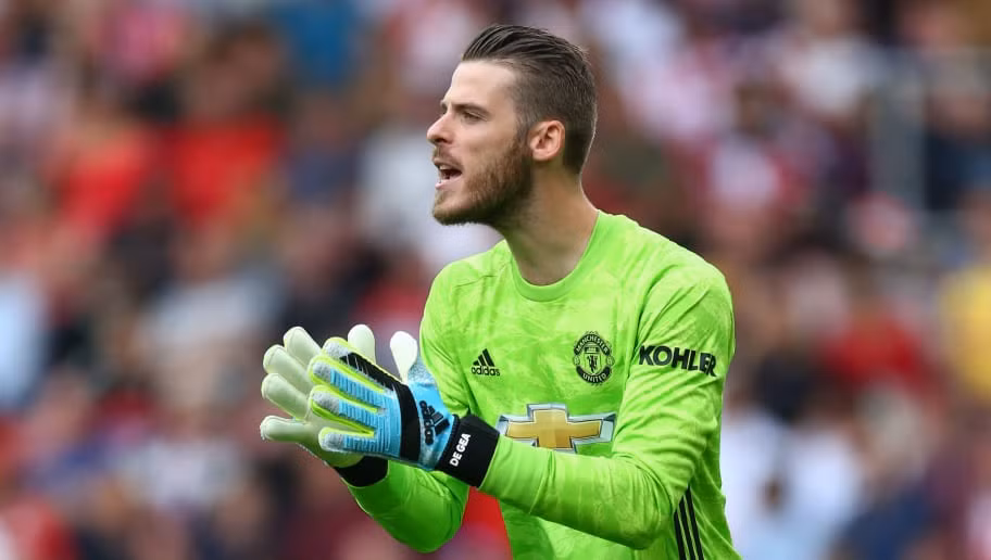 Tờ The Sun khẳng định, De Gea nói với những người bạn thân thiết của mình rằng anh từ chối MU, bởi Quỷ đỏ thiếu tham vọng lẫn thực lực để có được vinh quang.
