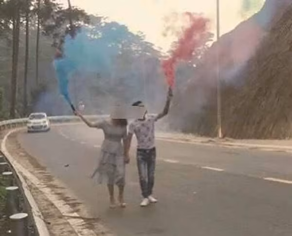 CDM buc xuc doi tre dot phao khoi o khuc cua deo Tam Dao