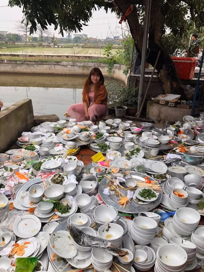 Câu chuyện nỗi khổ làm con dâu trưởng bắt đầu từ của cô gái có tên Đ.T.N. Cô nàng này kết hôn đúng phải một anh độc đinh nên việc lớn bé gì trong nhà từ cơm ngày thường cho đến ngày lễ, Tết đều không thoát khỏi tay cô.