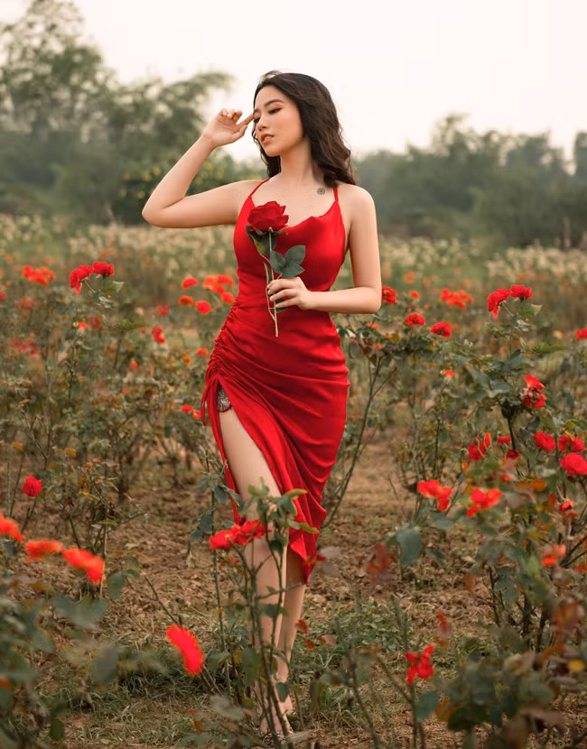 Linh Miu khoe hình xăm được thực hiện cuối năm 2018. Cô tiết lộ đây là hình ảnh 9 cái đuôi của hồ ly tụ lại thành bông hoa - nickname gắn liền với tên tuổi Linh Miu.