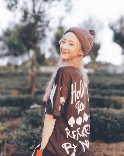  Hot girl Thái Lan - Nene là cái tên không còn xa lạ với cộng đồng mạng Việt, cô nàng này gây ấn tượng không chỉ bằng nhan sắc cực xinh đẹp mà còn tạo nhiều thiện cảm khi thường xuyên chọn Việt Nam làm điểm đến trong những chuyến du lịch. Ảnh trong bài: FBNV.