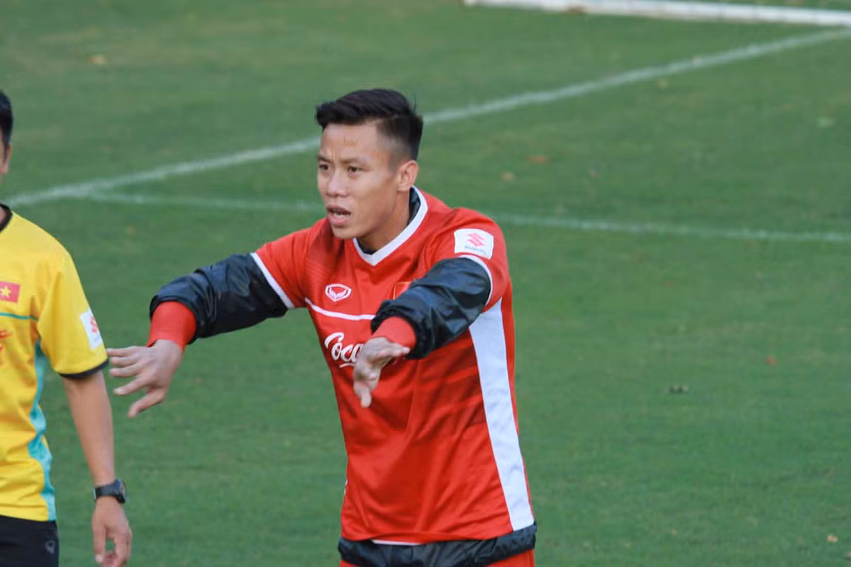 Fan bat ngo voi cau thu Viet Nam nang can nhat tham du Asian Cup 2019