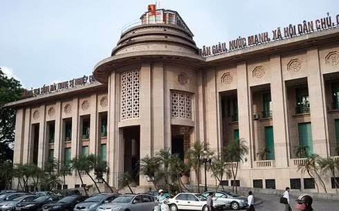 Ngan hang Nha nuoc buoc thoi viec, doi chi phi dao tao mot nu can bo