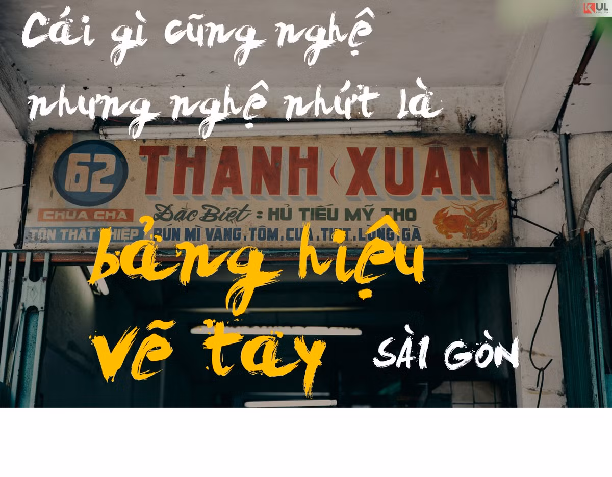 Nếu đi dọc những con phố cổ ở Sài Gòn, nhiều người rất ấn tượng với những tấm bảng quảng cáo vẽ tay. Dù thời nay, công nghệ in ấn khá hiện đại nhưng những tấm bảng hiệu vẽ tay vẫn đem lại cho chủ quán một niềm tự hào riêng.