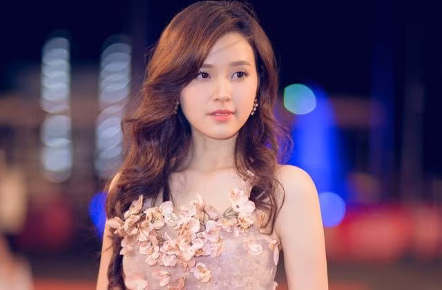 Midu thường chọn cách trang điểm đơn giản, nhẹ nhàng. Chỉ khi xuất hiện ở các sự kiện lớn, 8X mới make up đậm.