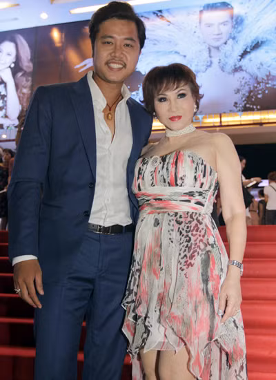 Người mẫu Vũ Hoàng Việt (trái).