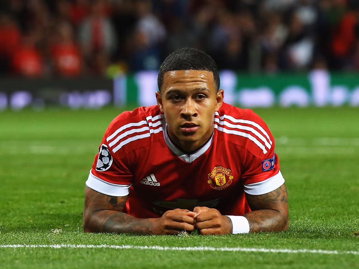 Tuy nhiên, kể từ khi gia nhập Man Utd, Depay vẫn chưa chứng tỏ được nhiều. Đây có lẽ là xu thế chung của cả tập thể Man Utd dưới thời HLV Van Gaal, chứ không riêng gì tiền đạo người Hà Lan.