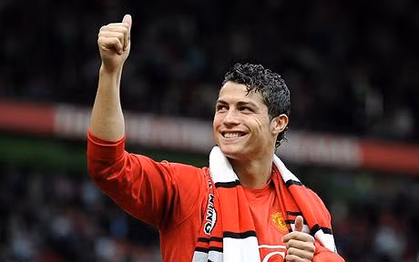 Tờ Marca tiết lộ, Ronaldo đã nói với các đồng đội về cuộc chia tay của mình với Real và điểm đến là MU.