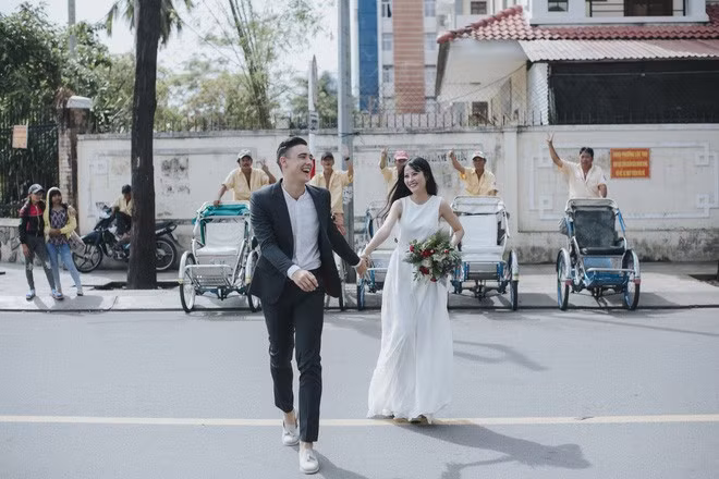 Cùng ngắm nhìn những khoảnh khắc áo cưới cực tự nhiên của cặp đôi gây ấn tượng bằng chọn cảnh chụp ảnh cưới ở TTTM. Ảnh sử dụng trong bài: FBNV.