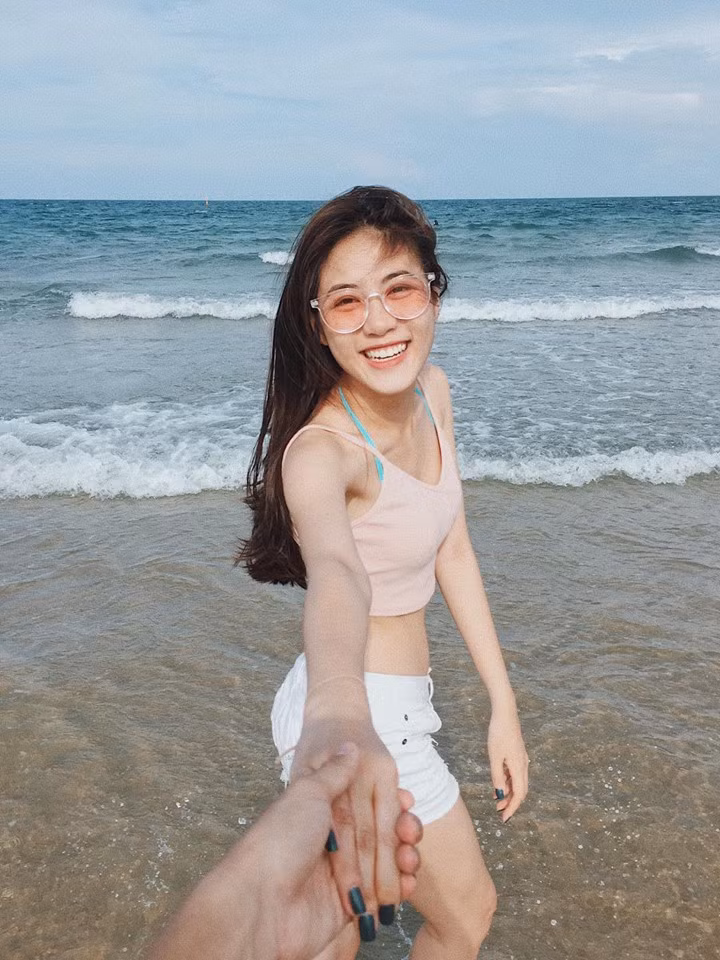 Thùy Linh vẫn thường nhận làm mẫu cho những cửa hàng thời trang nữ và gần đây nhất Thùy Linh còn được chọn để chụp ảnh quảng cáo cho nhãn hàng nước giải khát Coca-cola.