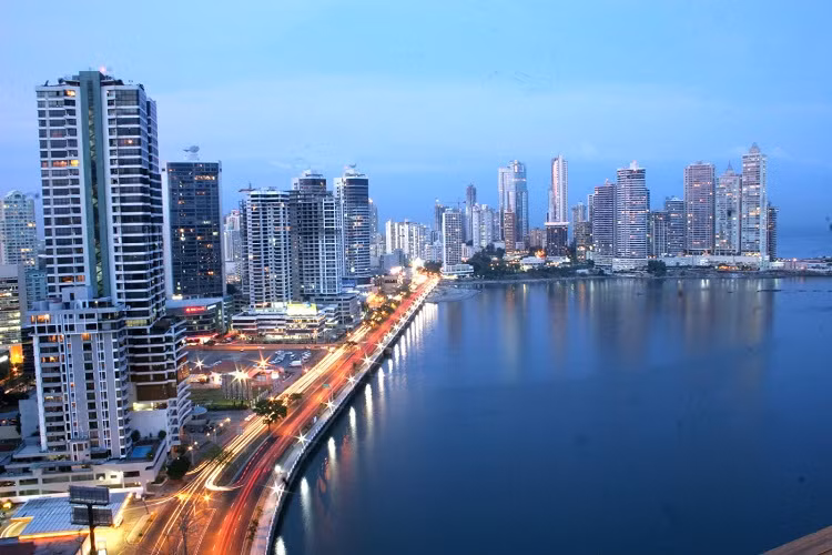 Công dân Việt Nam nhập cảnh Panama với mục đích du lịch được miễn visa và thẻ du lịch.