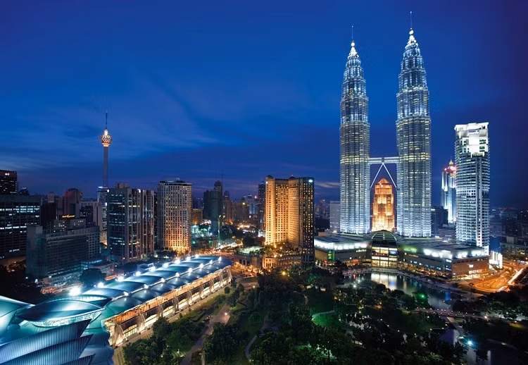 Malaysia miễn visa cho người mang các loại hộ chiếu, với thời gian tạm trú không quá 30 ngày.