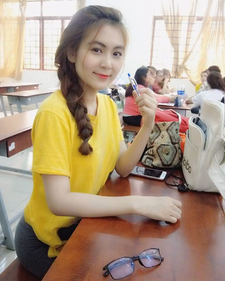 Nam Trần từng gây chú ý với hình ảnh màn dậy thì thành công và câu chuyện tình yêu 6 năm của mình. Cô bạn này cũng sở hữu lượng người theo dõi đông đảo trên trang cá nhân lên tới gần 115.000 người.