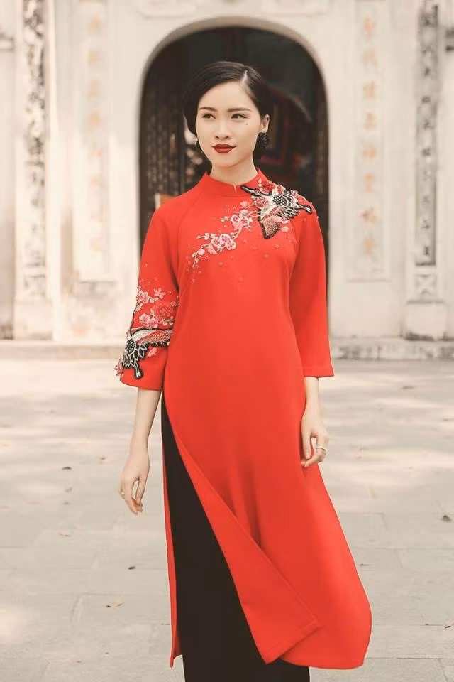 Khi lên sóng, do yêu cầu của nhà đài nên Thanh Thanh Huyền thường chọn những bộ trang phục kín đáo, nhã nhặn. Thế nhưng thời trang thường ngày của nữ MC lại vô cùng táo bạo, ấn tượng.