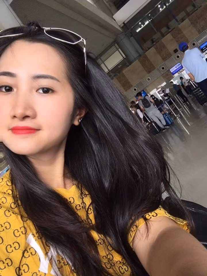 So sánh Hải Yến của ngày xưa với hiện tại, dân mạng đưa ra nhận xét rằng cô bạn này vẫn giữ được những nét đẹp như đôi mắt, khuôn mặt cân đối, hai má ửng hồng.