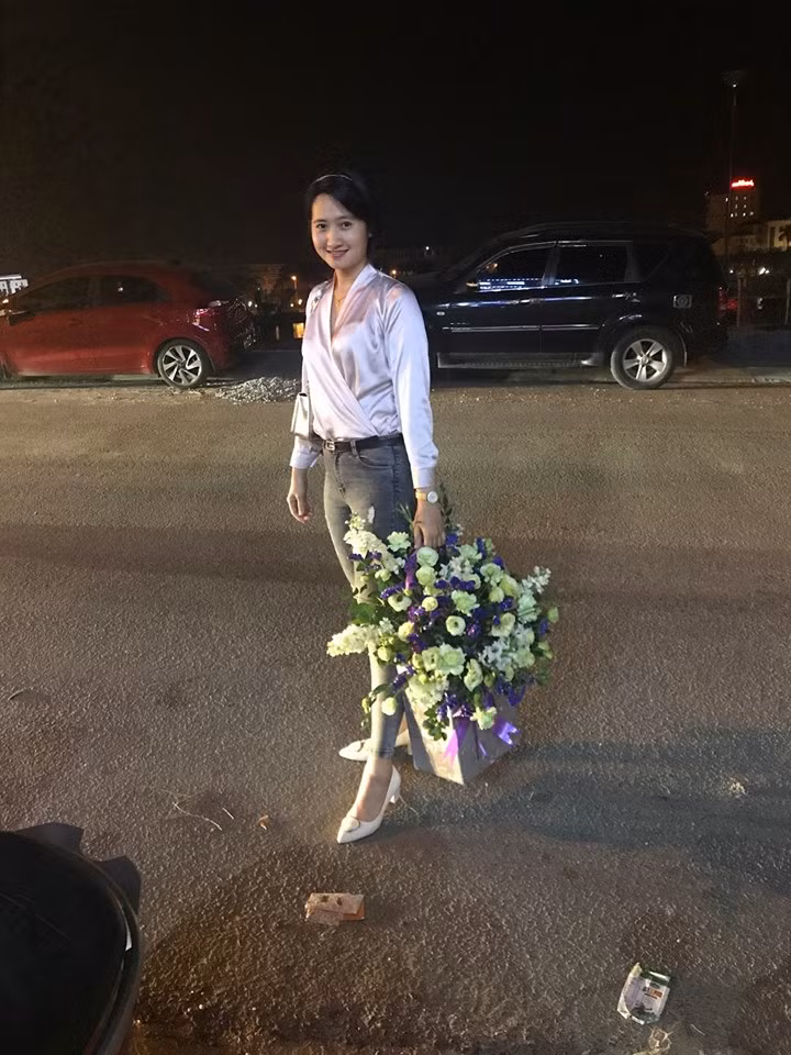 Thậm chí, nhiều bạn bè của Hải Yến còn vui vẻ nói rằng dù ít son phấn nhưng đôi má của cô bạn này luôn ửng hồng và khiến càng chàng trai chết mê.