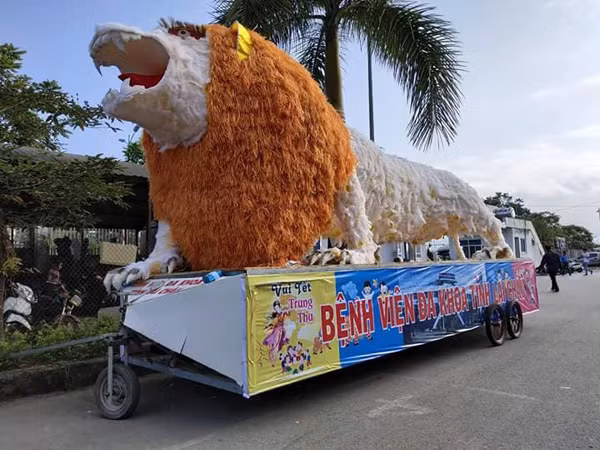 Thoạt nhìn trông chú ta không khác gì một con sư tử dũng mãnh nhưng chủ nhân của nó cho biết ý tưởng của ông chỉ là làm một chú chó.