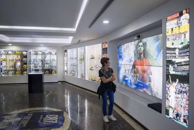 Trong suốt sự nghiệp của mình, Cris Ronaldo sở hữu vô vàn danh hiệu tập thể và kỷ lục cá nhân. Chính vì vậy, bảo tàng tại quê nhà là nơi lưu giữ lại tất cả.