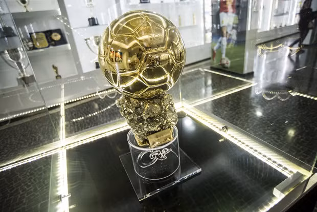 Với 4 quả bóng vàng thế giới, Cris Ronaldo đã trang trí cho bảo tàng tôn vinh mình thêm màu sắc và cao quý.