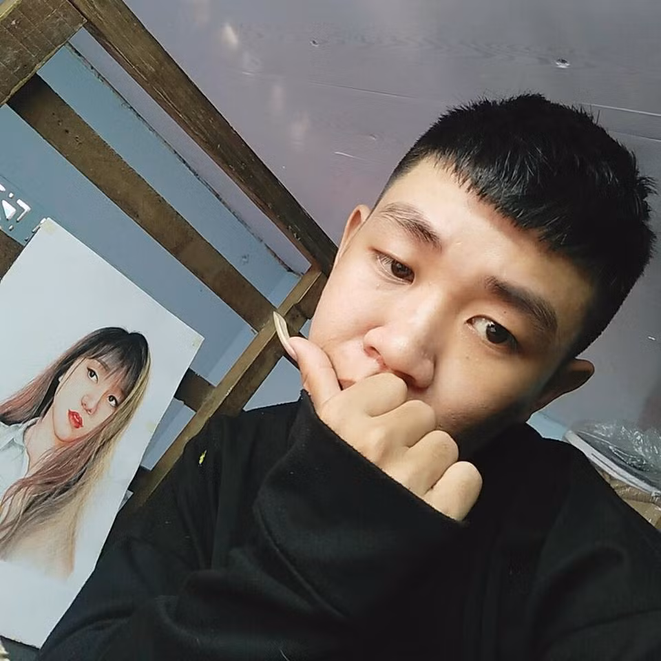 Nhưng không vì danh tiếng trước mắt mà Văn Định bỏ quên đi giấc mơ thực sự của mình là một nhà thiết kế thời trang nổi tiếng. Cậu vẫn đang nỗ lực từng ngày để có thể thực hiện được nó.