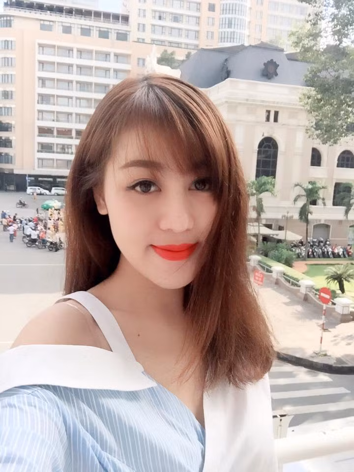 Ngay sau khi tin đồn về mình được đăng tải trên mạng, Trang xác nhận mình chính là người xuất hiện trong nhiều hình ảnh được tung lên mạng làm dậy sóng dư luận vì liên quan đến lãnh đạo tỉnh Thanh Hóa vào tối một ngày trước.