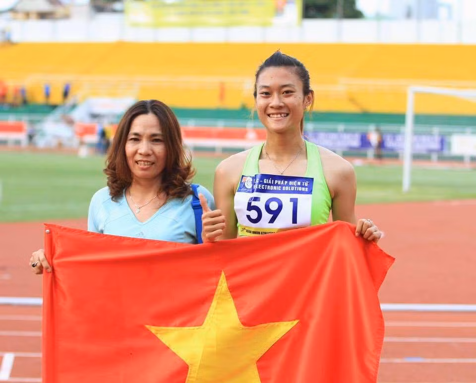 Sau khi Tú Chinh hoàn tất lễ trao giải, ông Jonathan Leong, phóng viên của kênh truyền thể thao Malaysia đã không ngớt lời bình luận rằng "Chúng tôi rất ấn tượng về cô gái đầy tốc độ của các bạn. Đây là lần đầu tiên cô ấy dự SEA Games. Chúng tôi nhận thấy tài năng đầy tiền ẩn nên rất tò mò".