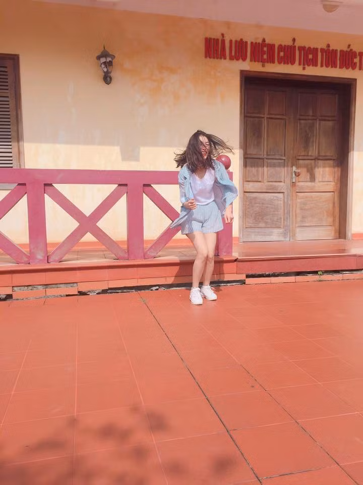 Nếu coi chụp ảnh sống ảo là một nghệ thuật thì chắc hẳn hội chị em ai nấy đều xứng đáng lọt vào hiệp hội nghệ sĩ. Trong khi đó thì các anh trai lại tùy người, mà phần lớn thời gian thì họ không có năng khiếu trong khoản này.
