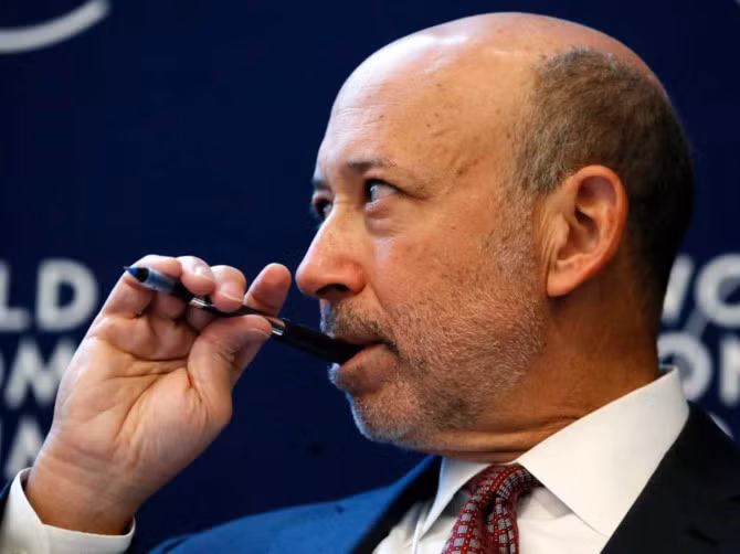 Goldman Sachs là ngân hàng đầu tư đa quốc gia đang giám sát khối tài sản trị giá 1,29 nghìn tỷ USD và là một trong những siêu cường tài chính của thế giới. Blankfein đã đảm nhận vai trò CEO của Goldman Sachs từ năm 2006 và được xếp thứ 26 trong danh sách những người quyền lực nhất thế giới năm 2016 do Tạp chí Forbes bầu chọn.