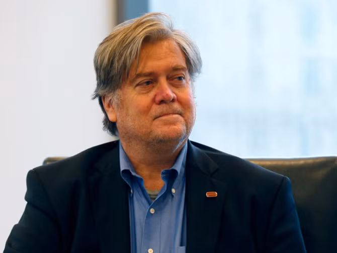 Steve Bannon là một nhân vật quan trọng tại Nhà Trắng, Bannon được cho là người có ảnh hưởng trực tiếp đến quyết định của Tổng thống Trump. Tuy nhiên, gần đây đã có một số thông tin cho biết giữa Bannon và cố vấn cao cấp Jared Kushner, con rể của Tổng thống Trump đang xảy ra một số xung đột. Xung đột giữa hai vị cố vấn không đơn thuần là việc các chính trị gia đấu đá nhau để xem ai hơn ai kém, mà là cả một sự khác biệt về tư tưởng.