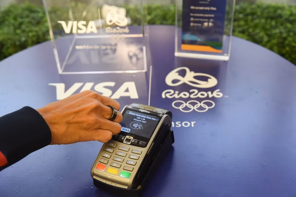 Nhẫn thanh toán Visa: VISA đã phát hành chiếc nhẫn cho phép người dùng có thể thực hiện các hoạt động thanh toán ngay tại khu vực diễn ra sự kiện chỉ bằng một cái "điểm chỉ".