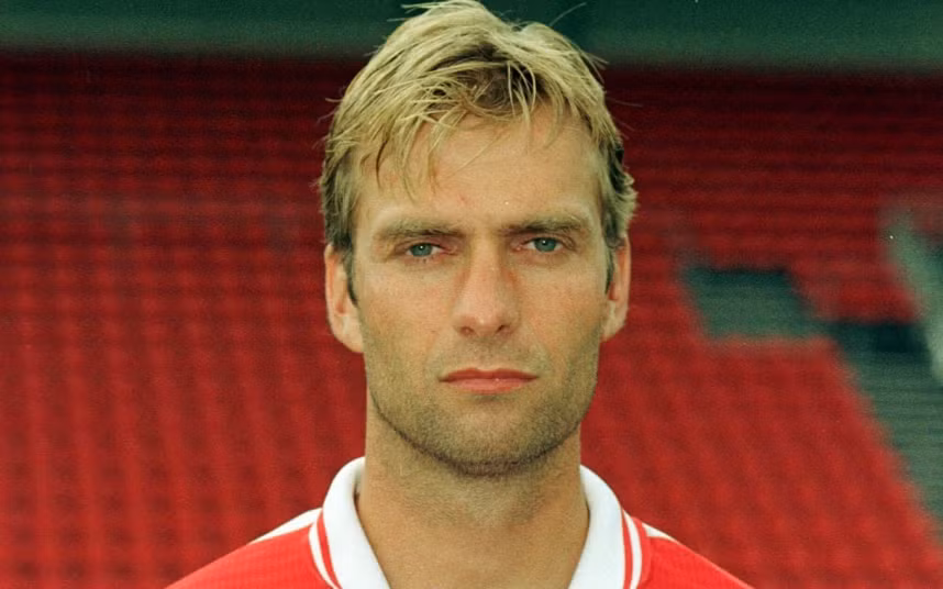 Trước khi trở thành HLV năm 2001, ông Jurgen Klopp từng có 12 năm chinh chiến trong màu áo của CLB Mainz 05 (1990 – 2001). Trong sự nghiệp là cầu thủ của mình, ông chỉ thi đấu duy nhất cho CLB Mainz 05.