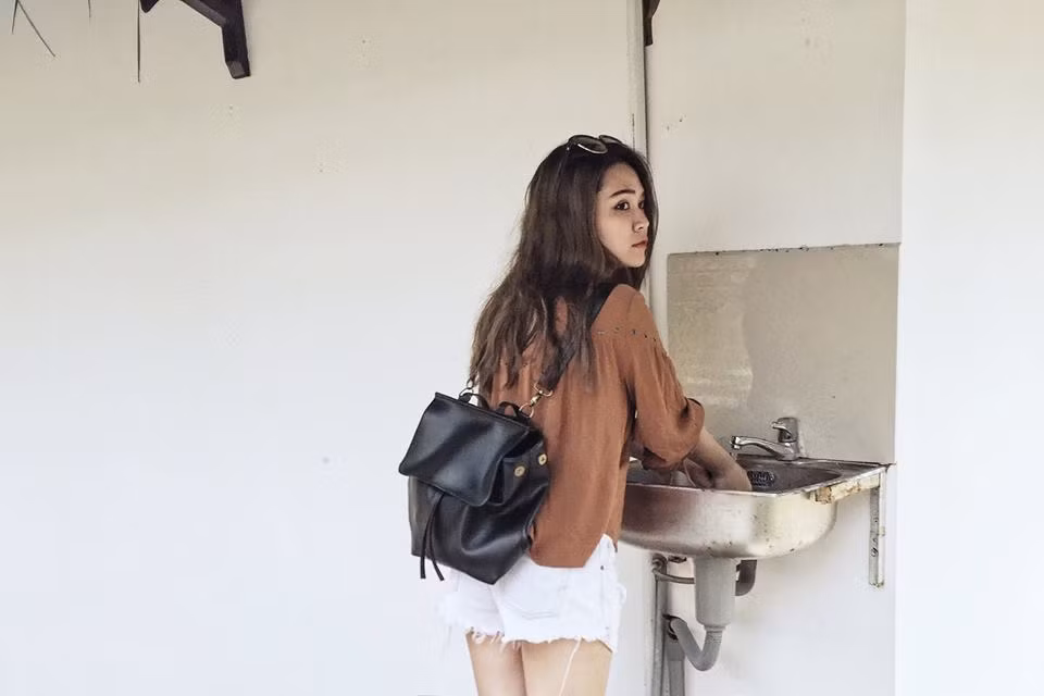 Ngoài ra, theo cô gái sinh năm 1992, làm stylist tức là bạn phải chấp nhận đối mặt với áp lực từ công việc, thời gian thực hiện, thị phi trong môi trường này vì tính cạnh tranh khốc liệt. Đặc biệt, sức khỏe tốt cũng rất quan trọng. Ảnh: FBNV.