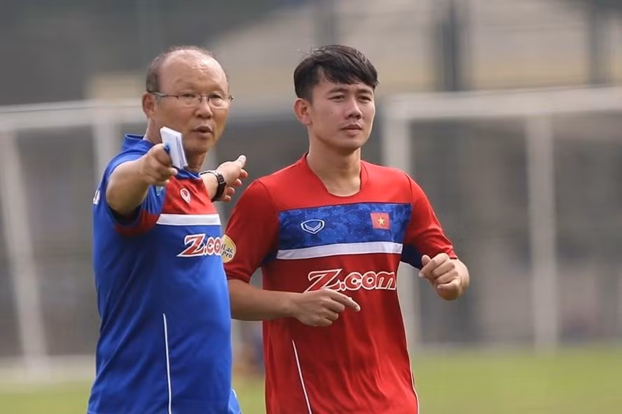 Về cơ bản, Minh Vương nổi bật ở nền tảng kỹ thuật, khả năng sáng tạo, những khoảnh khắc đột biến khó lường. Nhưng để trụ lại ở cấp độ ĐTQG, cầu thủ người Thái Bình có lẽ vẫn cần thêm nhiều thời gian để hoàn thiện.