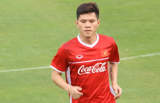 Trở lại với kế hoạch chuẩn bị AFF Suzuki Cup tới đây, với cái đầu gối hay dở chứng, Thanh Hào có lẽ sẽ gặp nhiều bất lợi trước những đàn em trẻ hơn như Quế Ngọc Hải, Bùi Tiến Dũng, Duy Mạnh, Đình Trọng và cả Văn Hậu.
