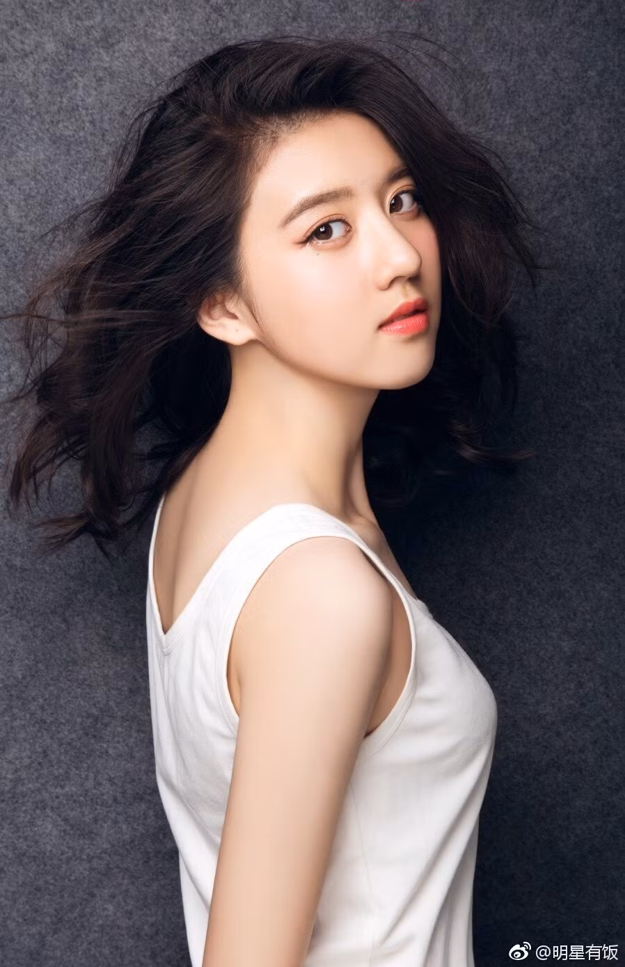 Cùng xem thêm một số hình ảnh của Eleanor Lee - "hot girl quả táo" nổi lên sau khi được gắn tên với quảng cáo của công ty Apple.
