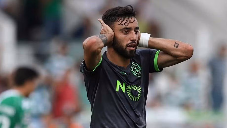 Chelsea đã đưa Bruno Fernandes - cái tên cũng đang được Liverpool để ý - vào tầm ngắm. Huấn luyện viên Sarri được cho là rất muốn tăng cường chất lượng tuyến hai, còn cầu thủ người Bồ thì lại là một "món hời", bất chấp mức giá có thể lên tới 100 triệu bảng Anh.