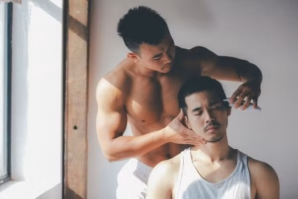 Sau một thời gian "thả thính" nhau trên mạng, cả hai quyết định gặp mặt nhau và tình yêu chính thức bắt đầu. Hiện tại 2 người vẫn thường qua lại giữa Thái Lan và Việt Nam để gặp nhau và họ mơ đến một đám cưới ấm cúng.