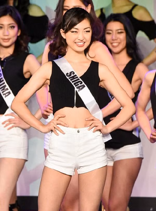 Sari Nakazawa đang là một người mẫu ở Nhật Bản. Tuy nhiên, nhan sắc của chân dài này lại đang khiến nhiều cư dân mạng cảm thấy thất vọng.