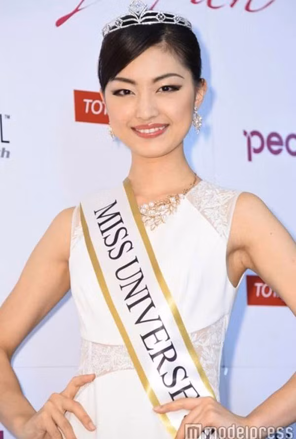 Ngày 1/3 vừa qua, ngôi vị Hoa hậu Nhật Bản 2016 đã có chủ. Cái tên được vinh danh đó là Sari Nakazawa. Nhưng sau cuộc thi này, cư dân mạng nước này đã sôi sục với nhan sắc kém xinh của tân hoa hậu này.