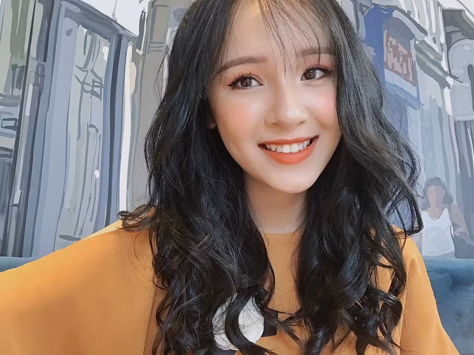 Nói về nét đẹp của Hương Thảo nhiều dân mạng cùng chung bình luận rằng: "Hương Thảo sở hữu nét ngọt ngào, nữ tính rất dễ tạo thiện cảm ở người đối diện. Những tấm hình của cô bạn cũng luôn gây thu hút bởi vẻ đáng yêu, trong sáng".