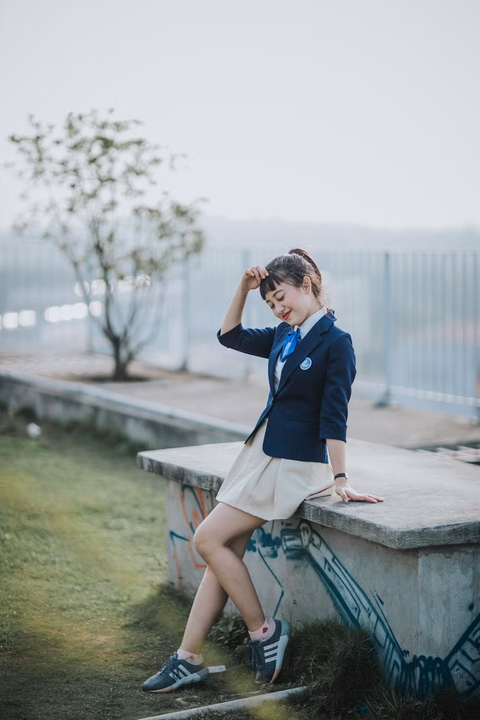 Được biết hiện tại Thúy Quỳnh vẫn là sinh viên của trường ĐH Khoa học Xã hội &amp; Nhân văn nên giữa việc đi quay và việc học được cô bạn cân bằng khá tốt để hoàn thành được cả hai công việc. Bản thân 9X này luôn ưu tiên việc học là số 1 nên các anh chị trong ê-kip cũng tạo điều kiện sắp lịch quay không trùng vào lịch học.