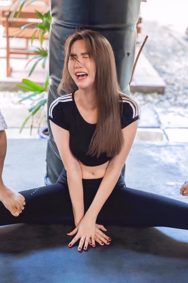 Thành quả sau một tháng tập luyện khổ cực, hơn 90% cảnh hành động (100% pha hành động nguy hiểm) đều do Ngọc Trinh tự thân thực hiện. Với sự dấn thân mà Ngọc Trinh dành cho vai diễn lần này, khán giả đã có thứ để mong chờ màn hóa thân "đả nữ" của "nữ hoàng nội y".